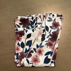 Senita Athletics large  7/8th Bloomfield Capris.